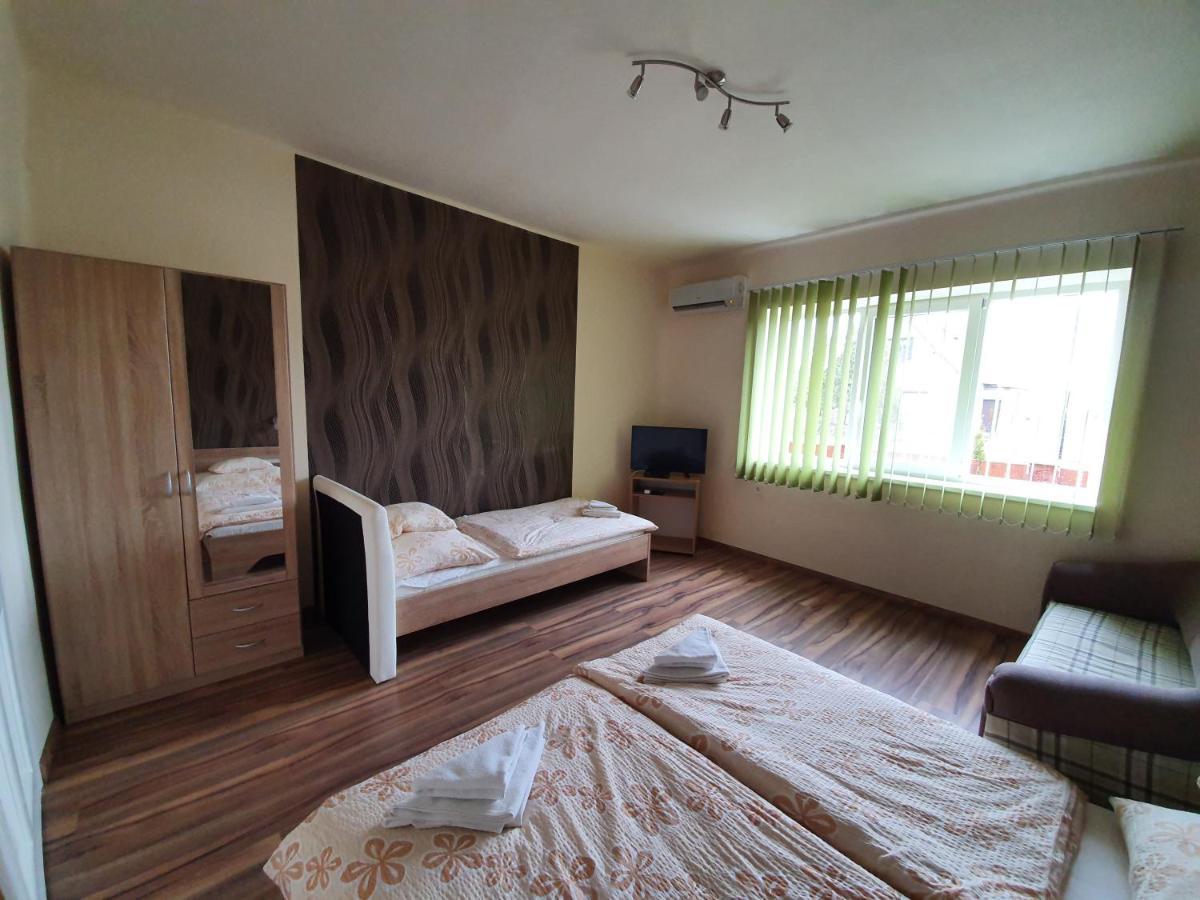 Ladik Vendeghaz Hotell Tiszafüred Exteriör bild